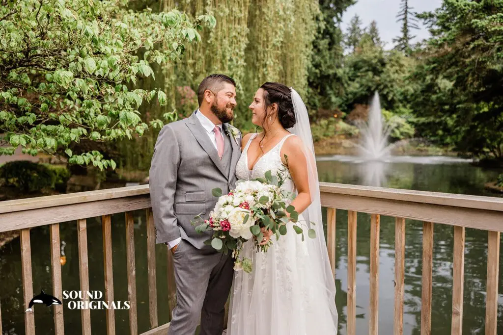 Lakeside Gardens Wedding // Amanda + Brad -