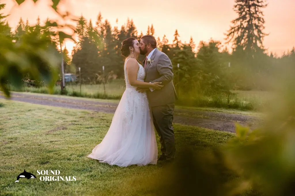 Lakeside Gardens Wedding // Amanda + Brad -