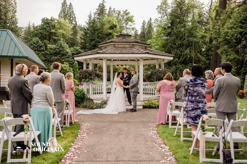 Lakeside Gardens Wedding // Amanda + Brad -