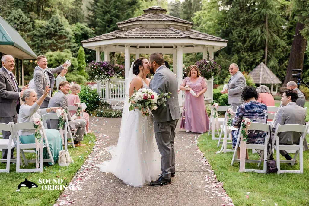 Lakeside Gardens Wedding // Amanda + Brad -