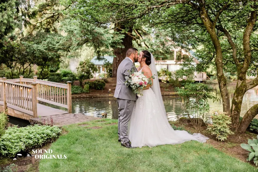 Lakeside Gardens Wedding // Amanda + Brad -