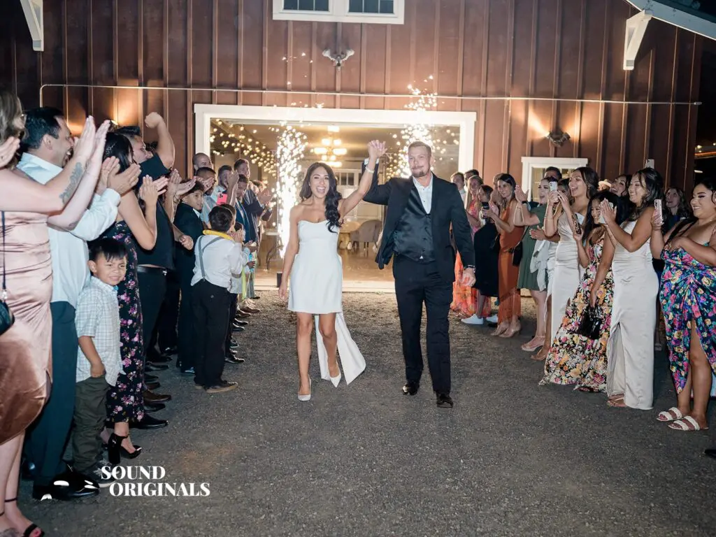 Gorge Crest Vineyards Wedding // Alejandra + Brandon -