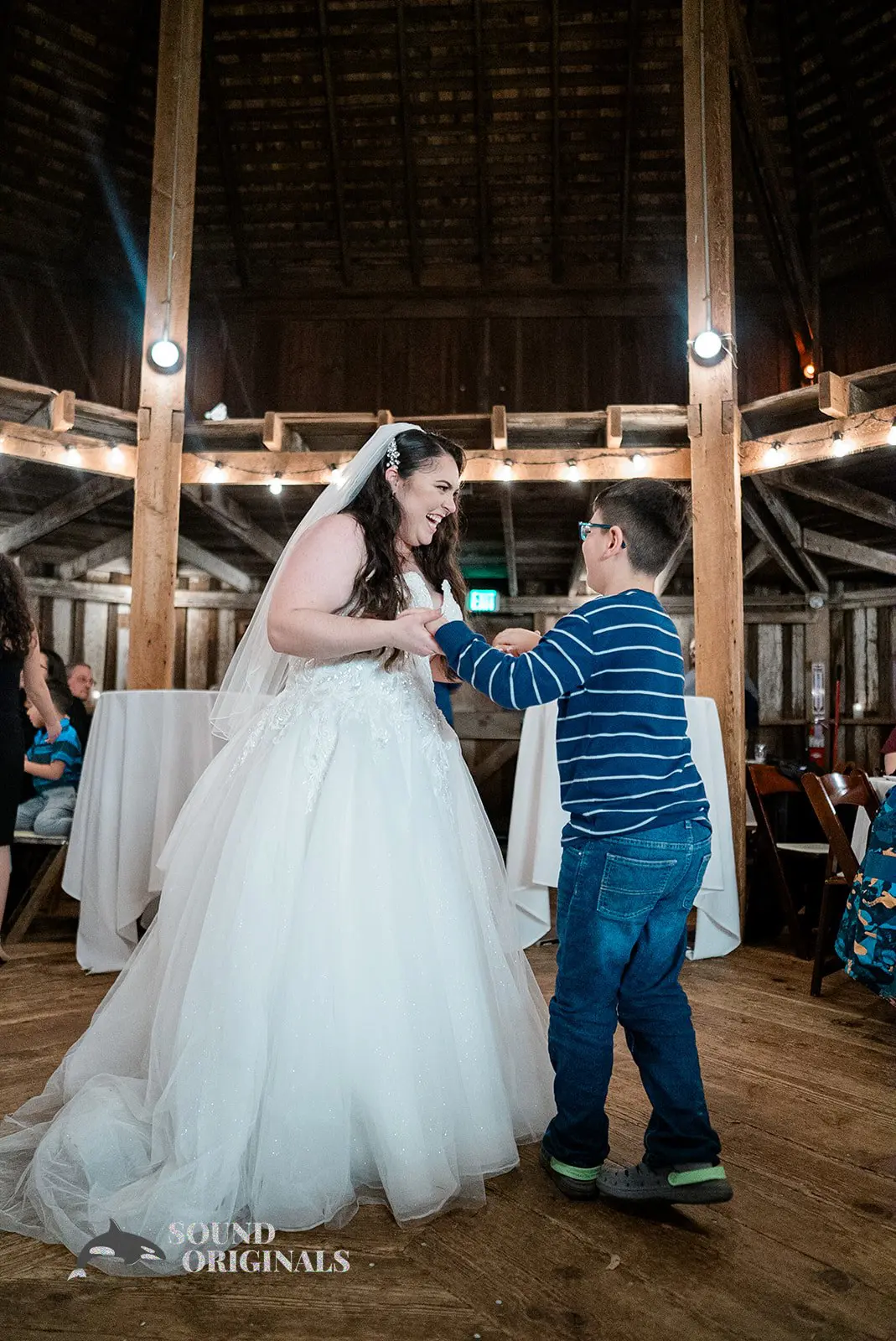 McMenamins Cornelius Pass Roadhouse Wedding // Celia & Alexander 9 McMenamins Cornelius Pass Roadhouse Wedding // Celia & Alexander -