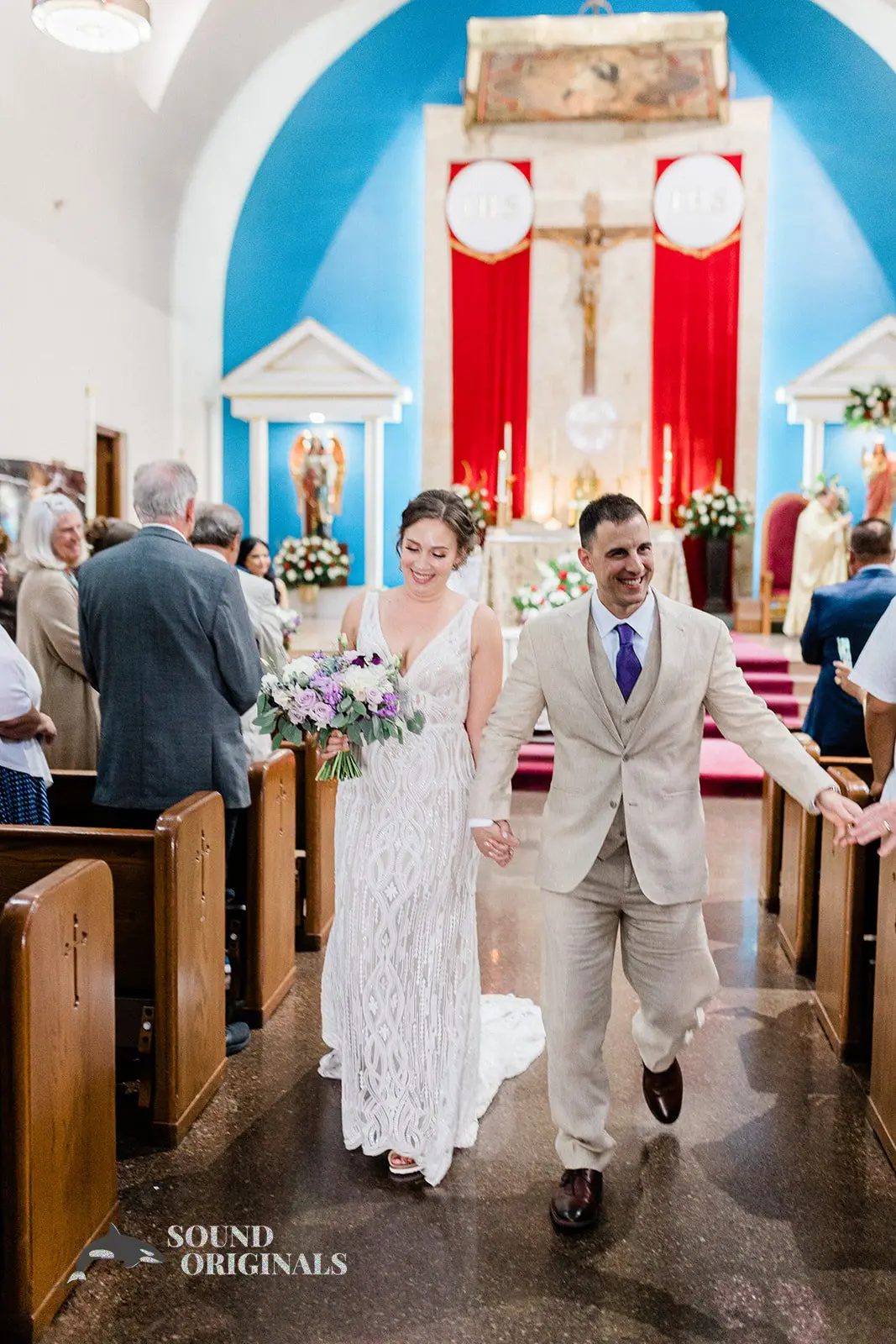 Holy Family Catholic Church Wedding // Lisa & Justin 15 Holy Family Catholic Church Wedding // Lisa & Justin -