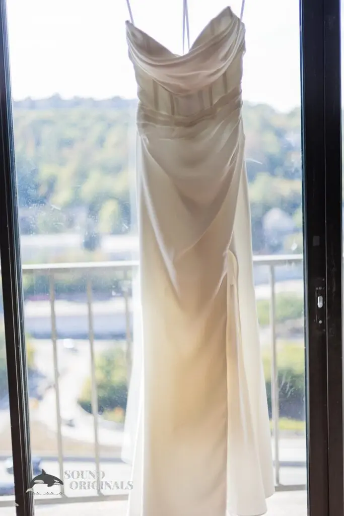 Radisson Hotel Cincinnati Riverfront Wedding // Nicole + Rick -