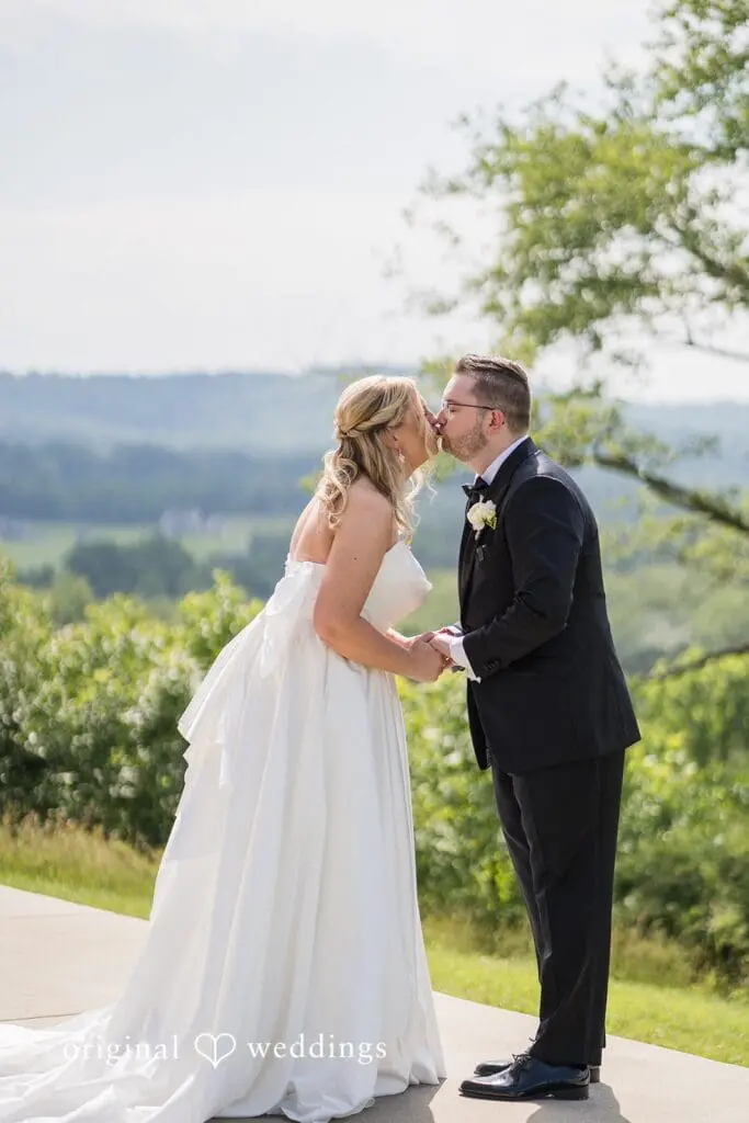 Blue Valley Vineyards Wedding // Meredith & Robert -