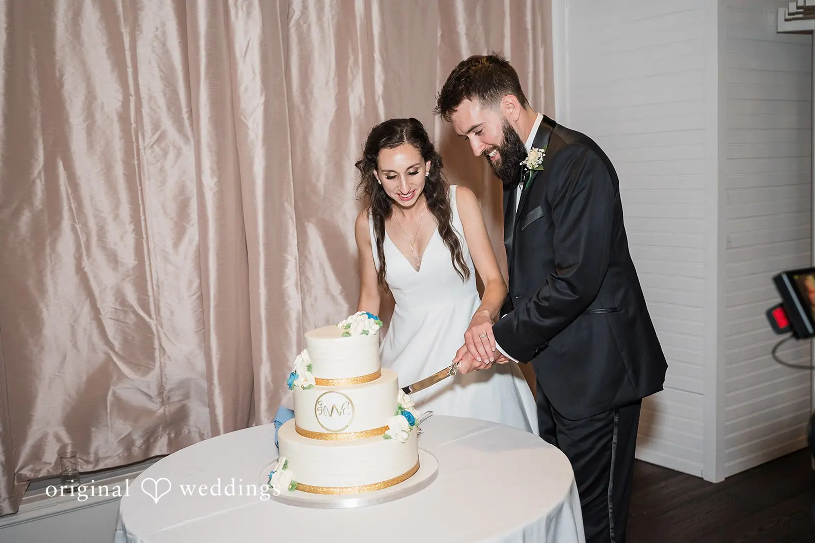 Hannah + Christopher Cape Club of Sharon Wedding // Hannah & Christopher -