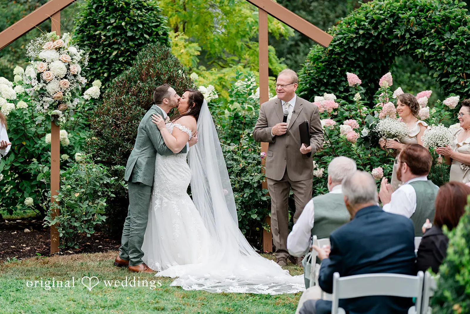 Amanda + Benjamin Froggsong Gardens Wedding // Amanda & Benjamin -