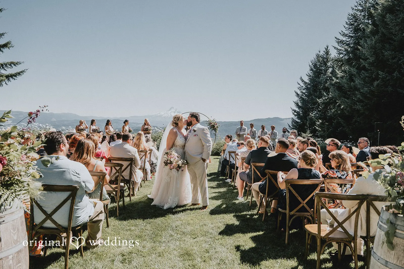 Daphne + Daniel Gorge Crest Vineyards Wedding // Daphne & Daniel -