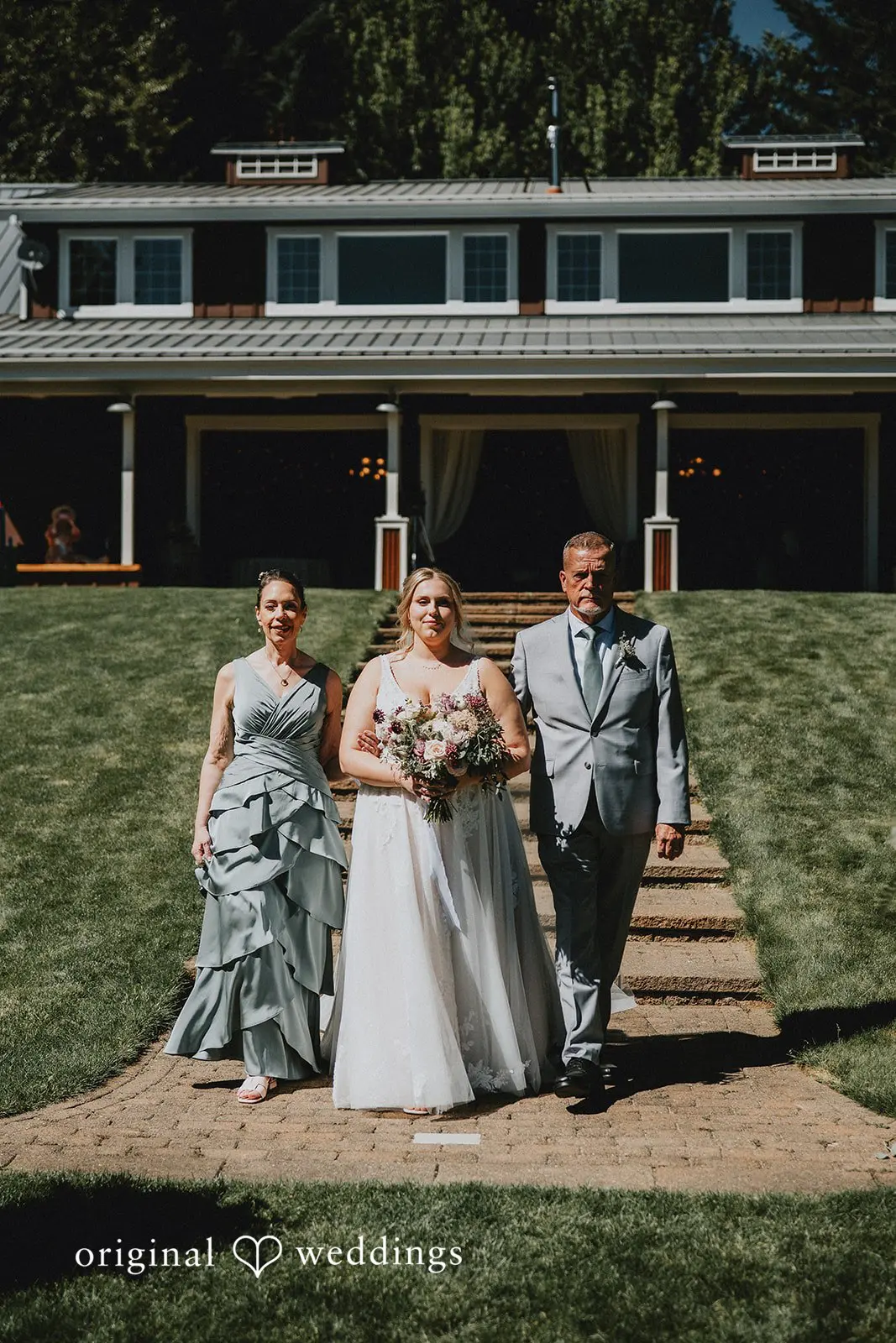 Daphne + Daniel Gorge Crest Vineyards Wedding // Daphne & Daniel -