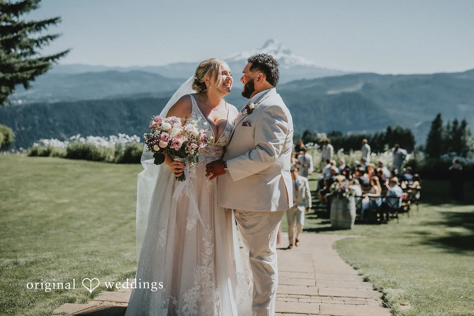 Daphne + Daniel Gorge Crest Vineyards Wedding // Daphne & Daniel -