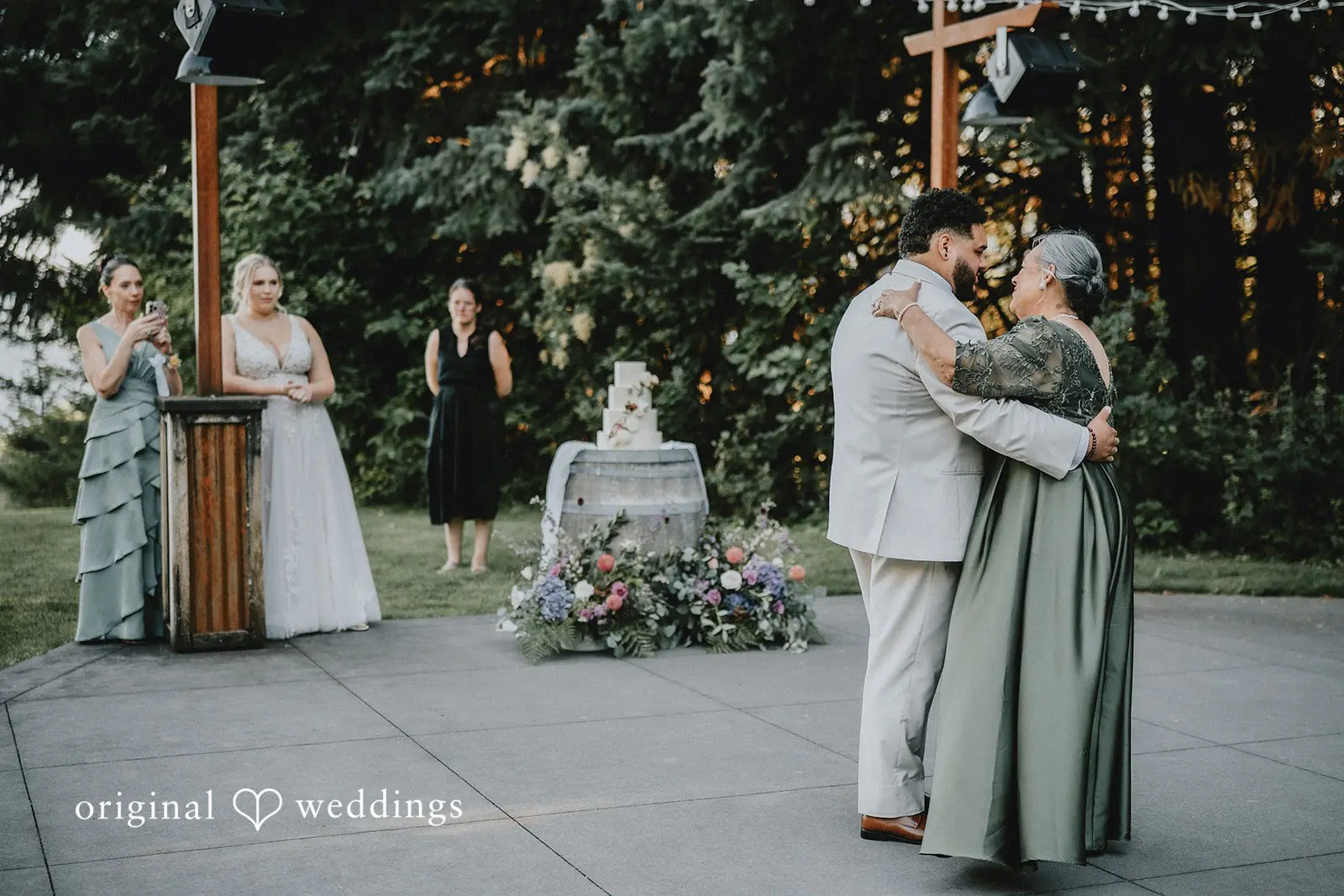 Daphne + Daniel Gorge Crest Vineyards Wedding // Daphne & Daniel -