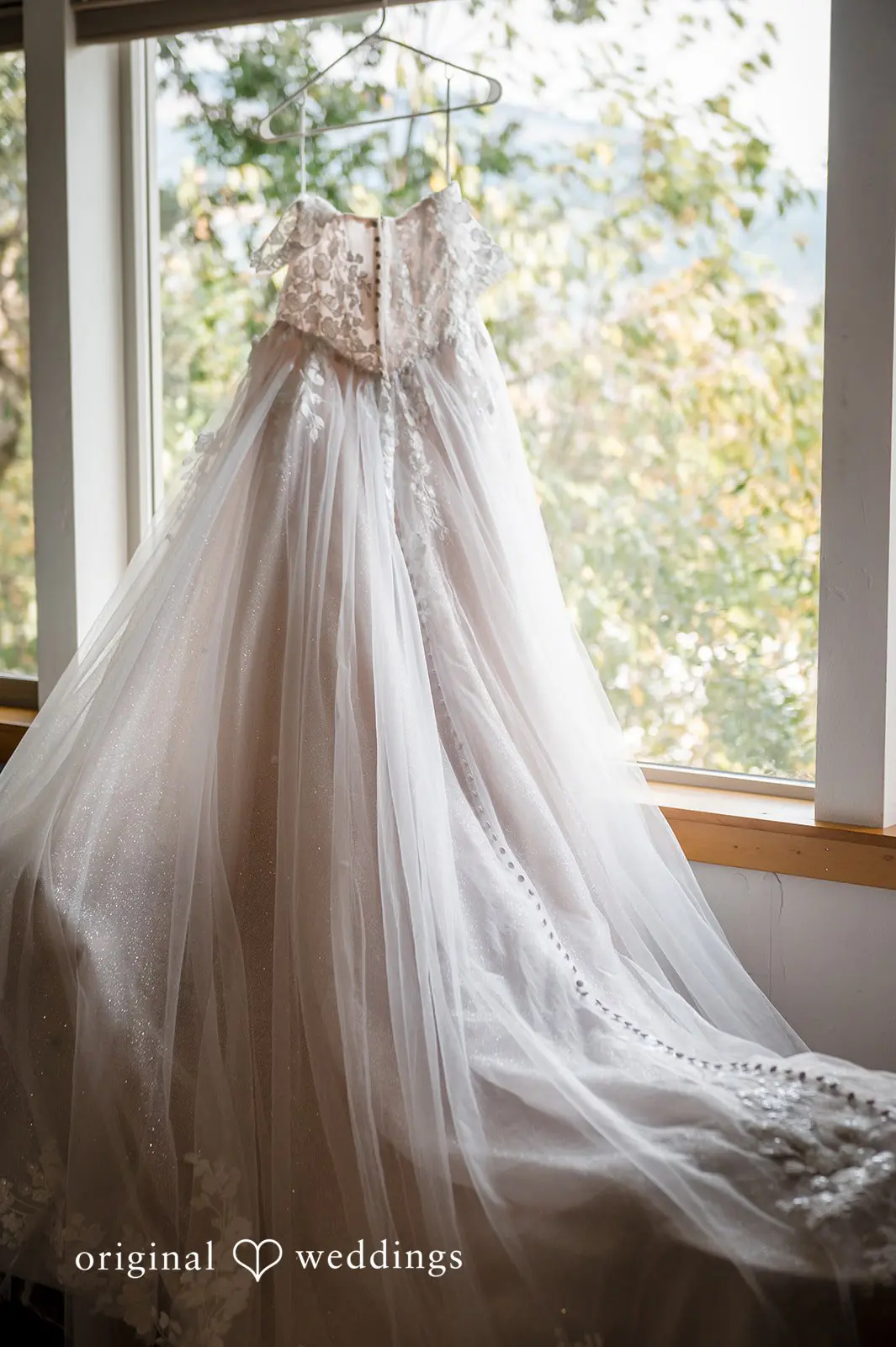 Becca + Ryan Gorge Crest Vineyards Wedding // Becca & Ryan -