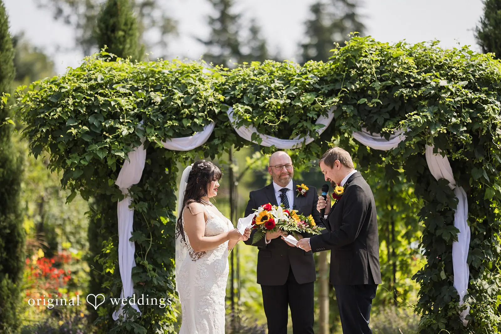 Melissa + Paul Knoll Crest Gardens Wedding // Melissa & Paul -