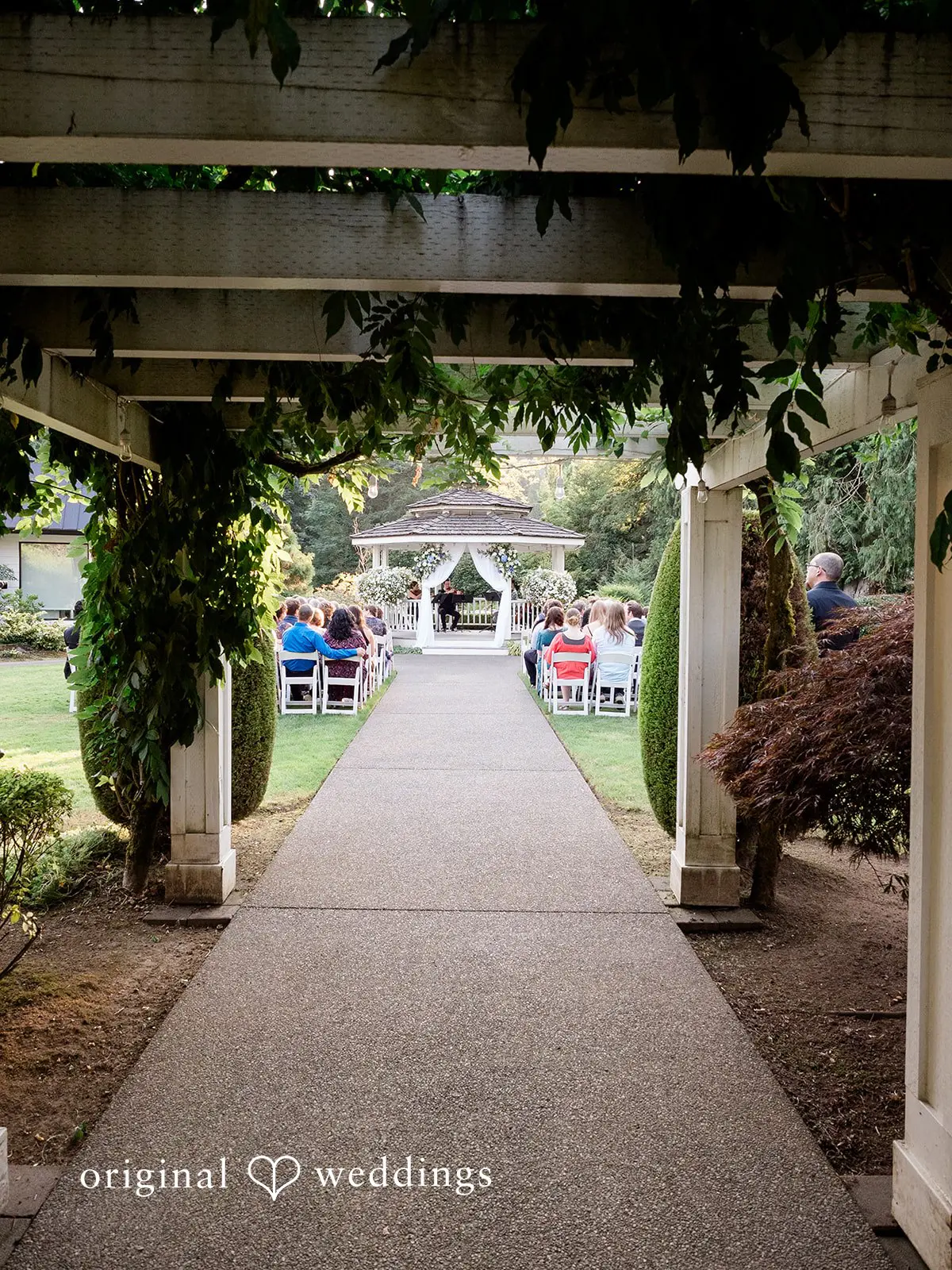 Julia + Robby Lakeside Gardens Wedding // Julia & Robby -