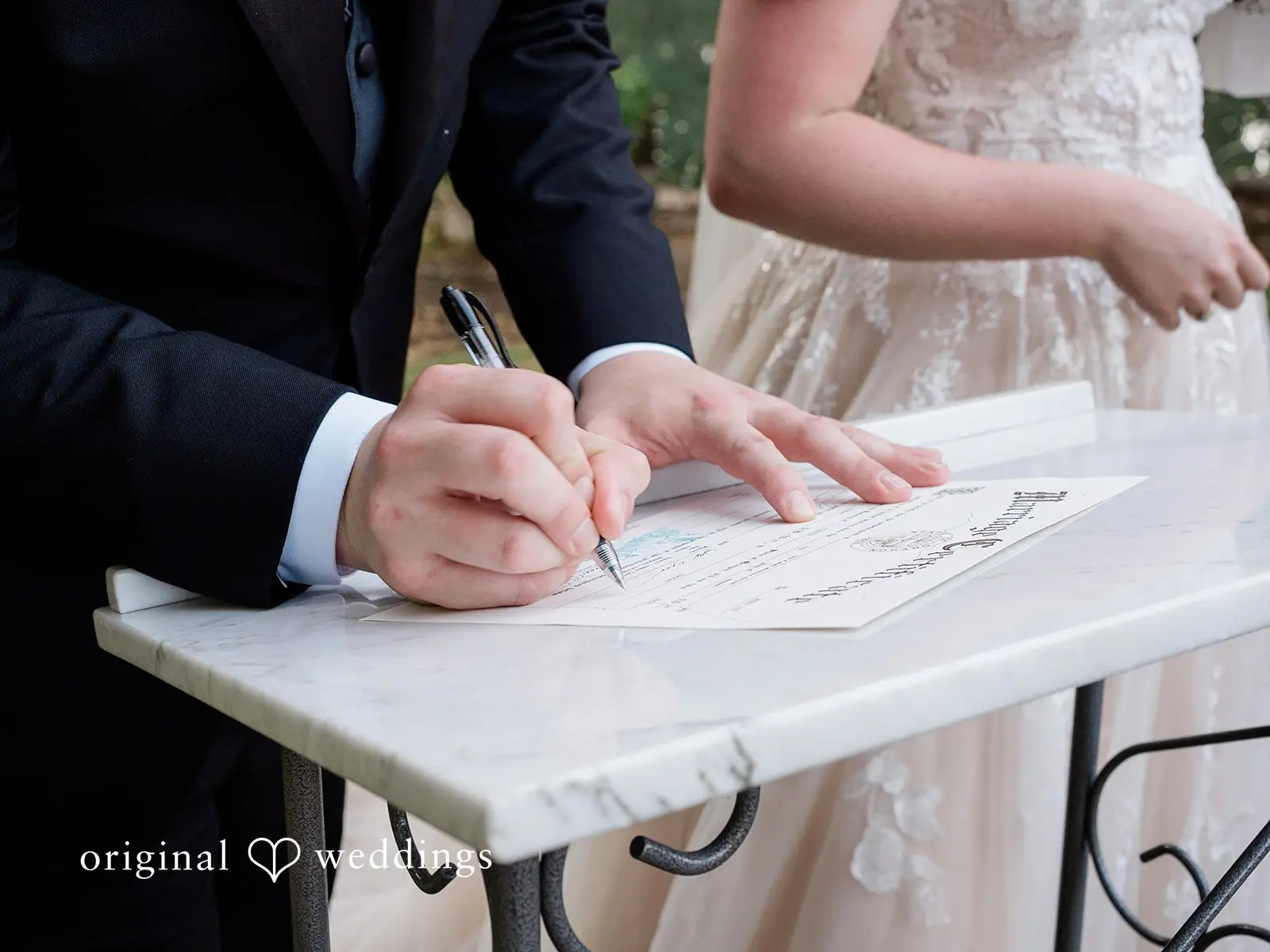 Julia + Robby Lakeside Gardens Wedding // Julia & Robby -