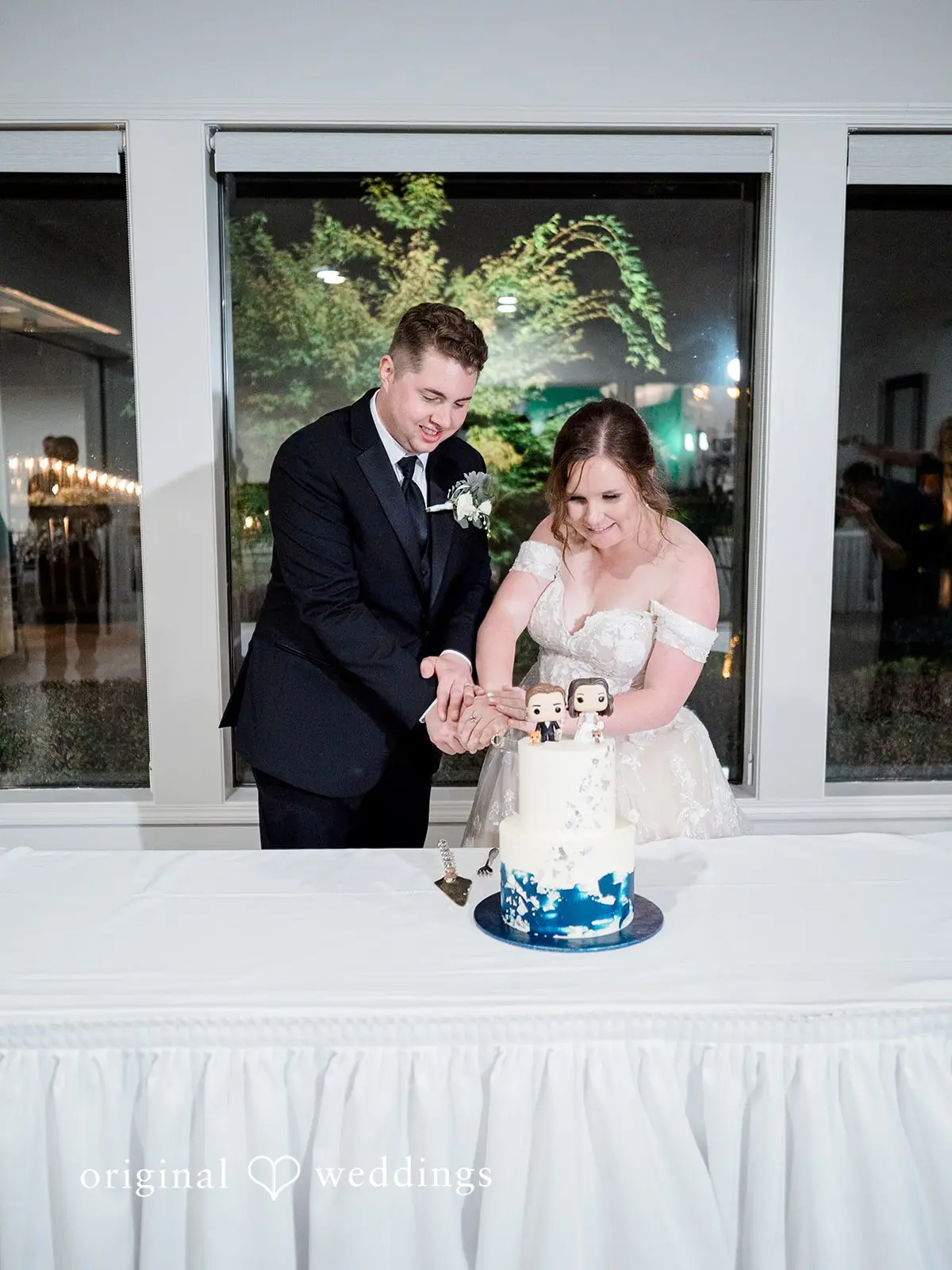 Julia + Robby Lakeside Gardens Wedding // Julia & Robby -