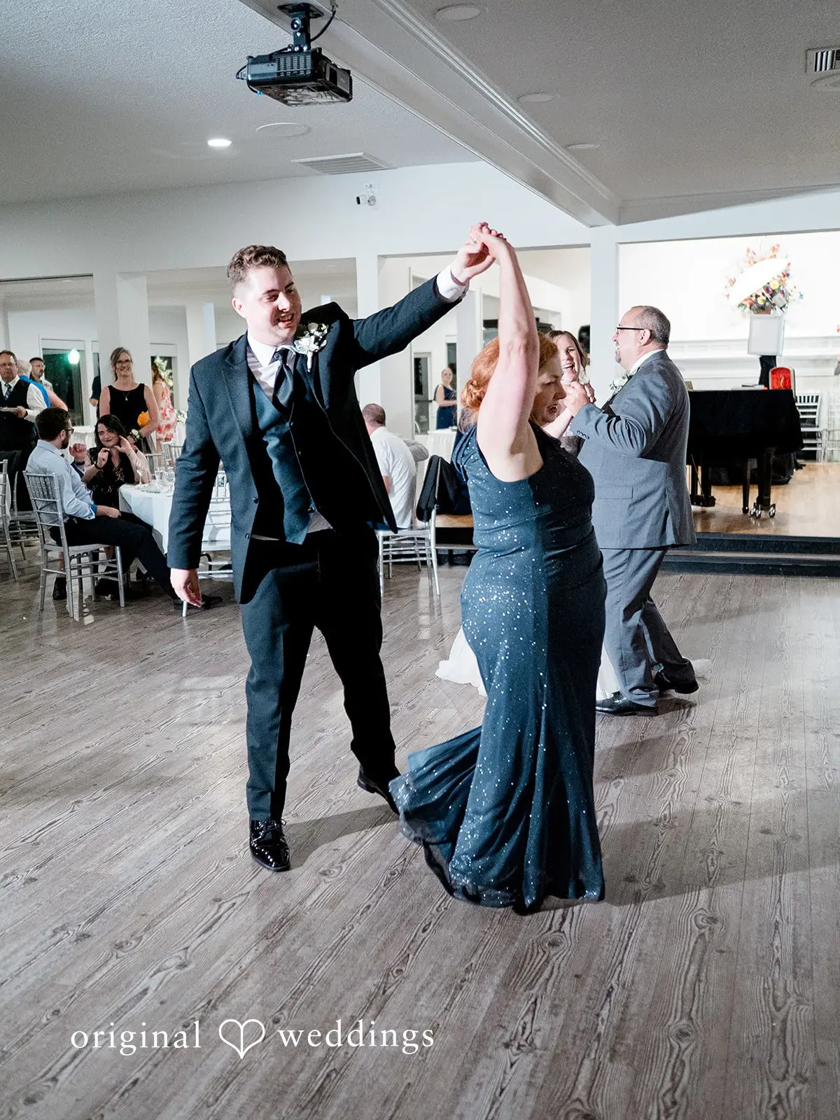 Julia + Robby Lakeside Gardens Wedding // Julia & Robby -