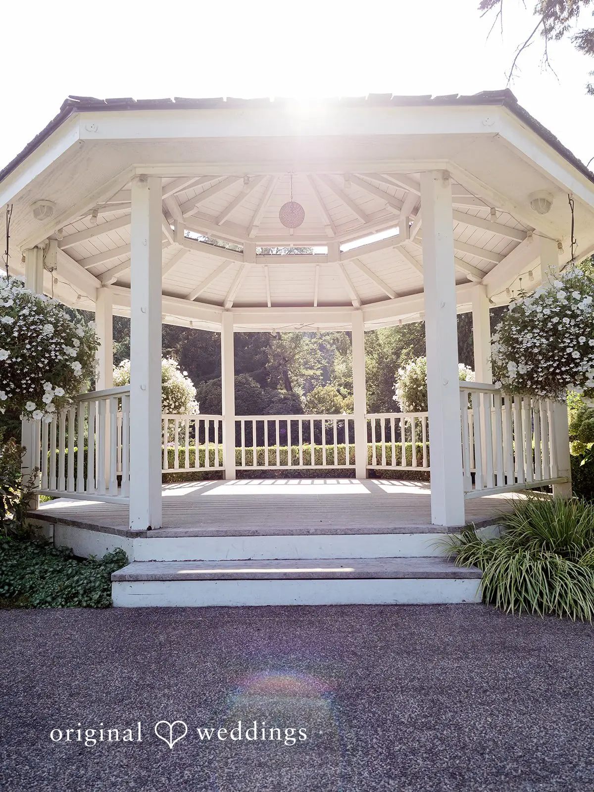 Julia + Robby Lakeside Gardens Wedding // Julia & Robby -