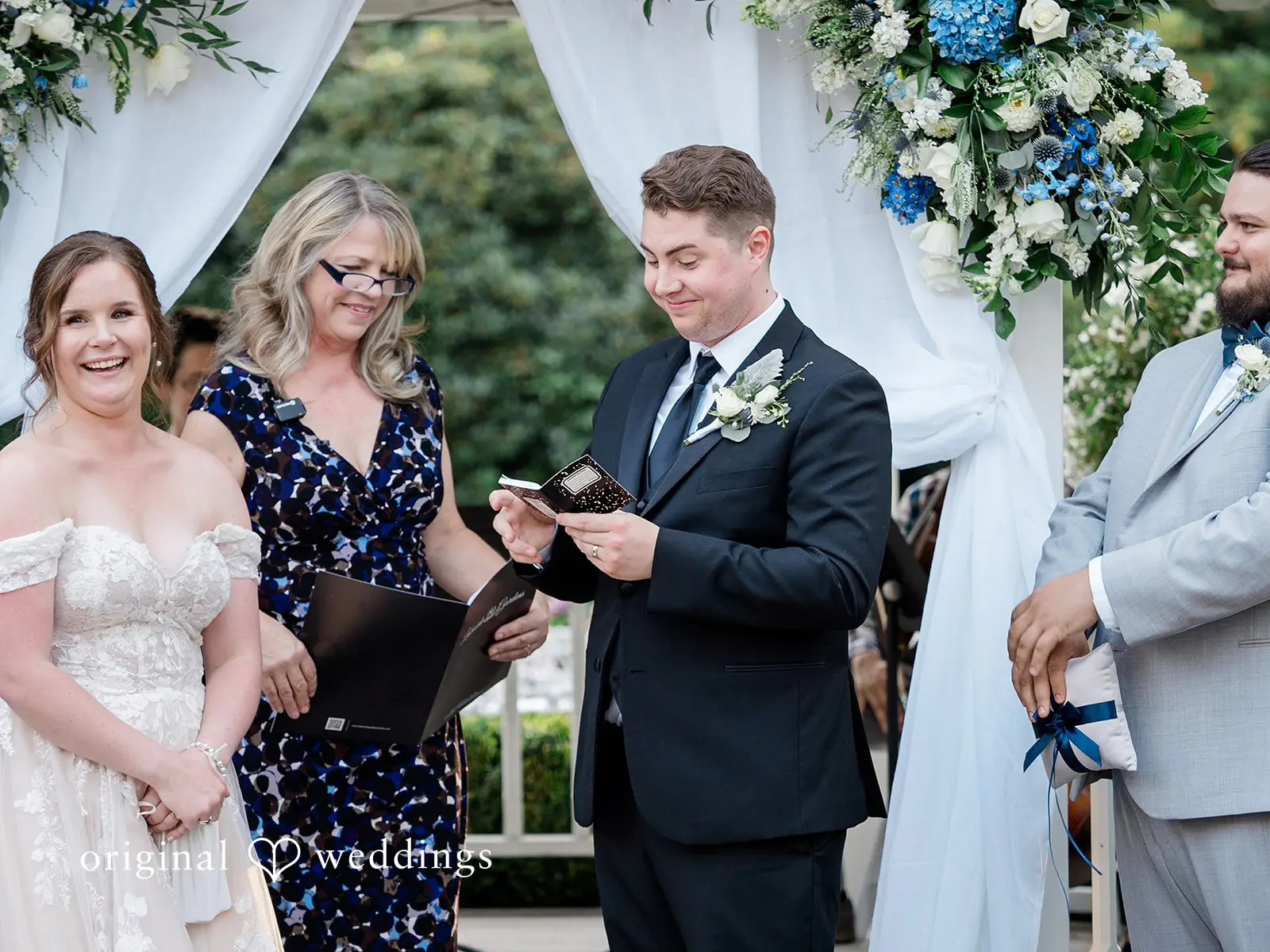 Julia + Robby Lakeside Gardens Wedding // Julia & Robby -
