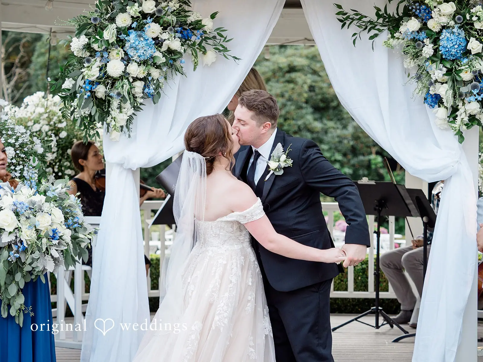Julia + Robby Lakeside Gardens Wedding // Julia & Robby -