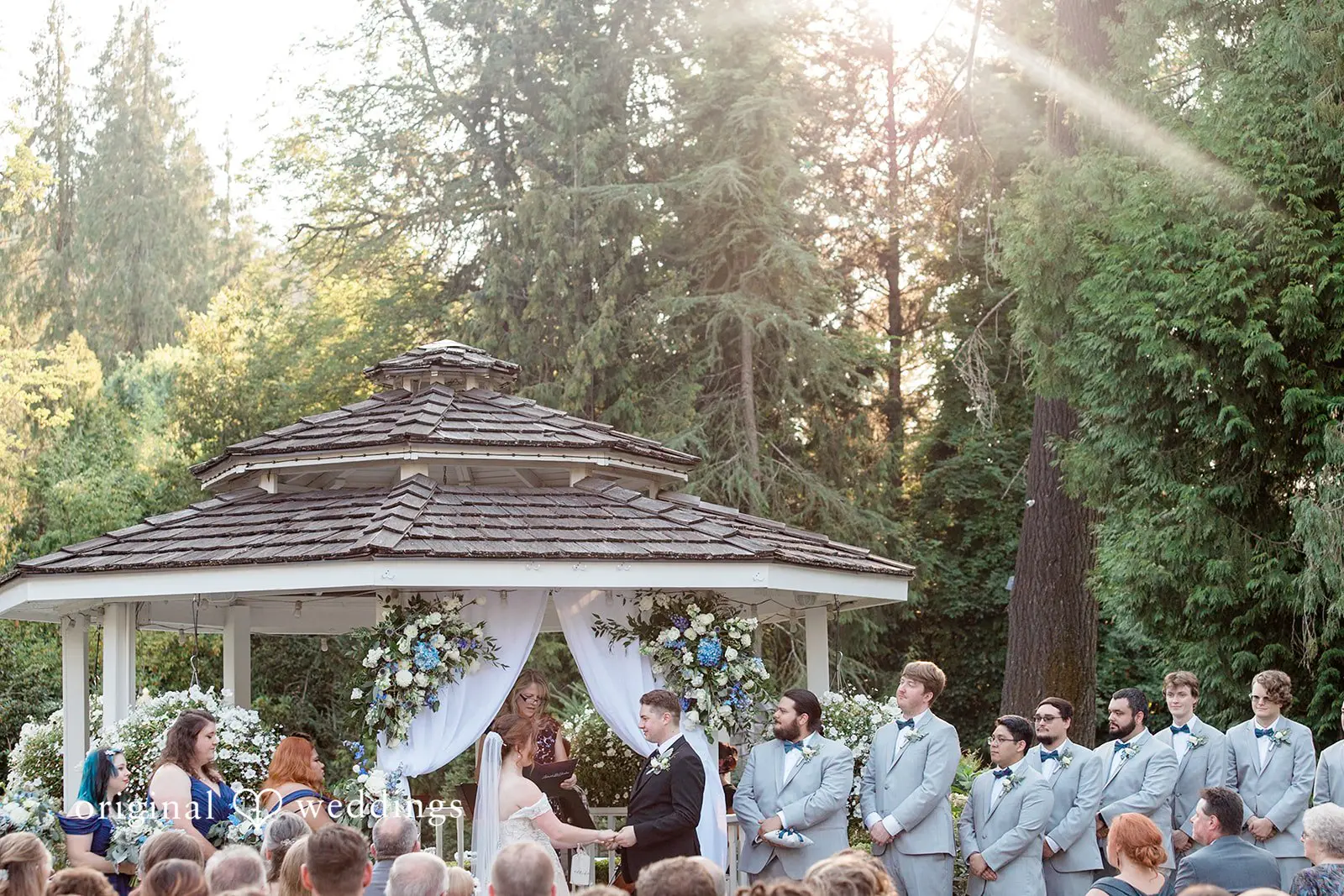 Julia + Robby Lakeside Gardens Wedding // Julia & Robby -