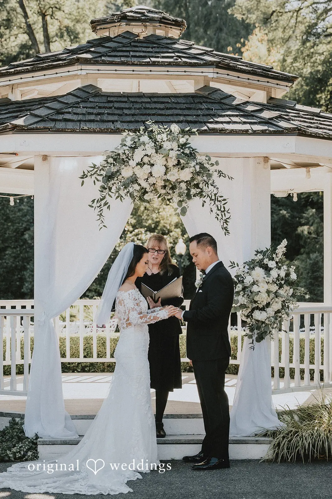Phillip + Rachelle Lakeside Gardens Wedding // Rachelle & Phillip -
