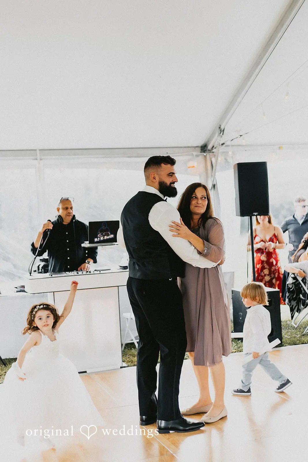 Robyn + Stephen Maryland Backyard Wedding // Robyn & Stephen -
