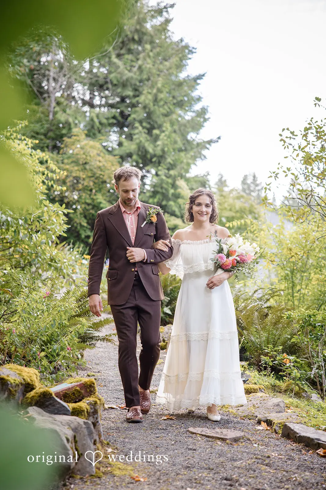 Oregon Backyard Wedding // Nicolette & Michael -