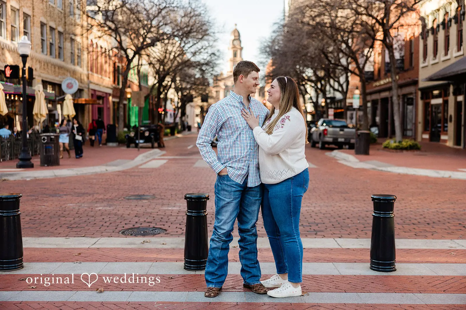 Riley + Lyndsay Sundance Square In Downtown Fort Worth Engagement // Riley & Lyndsay -