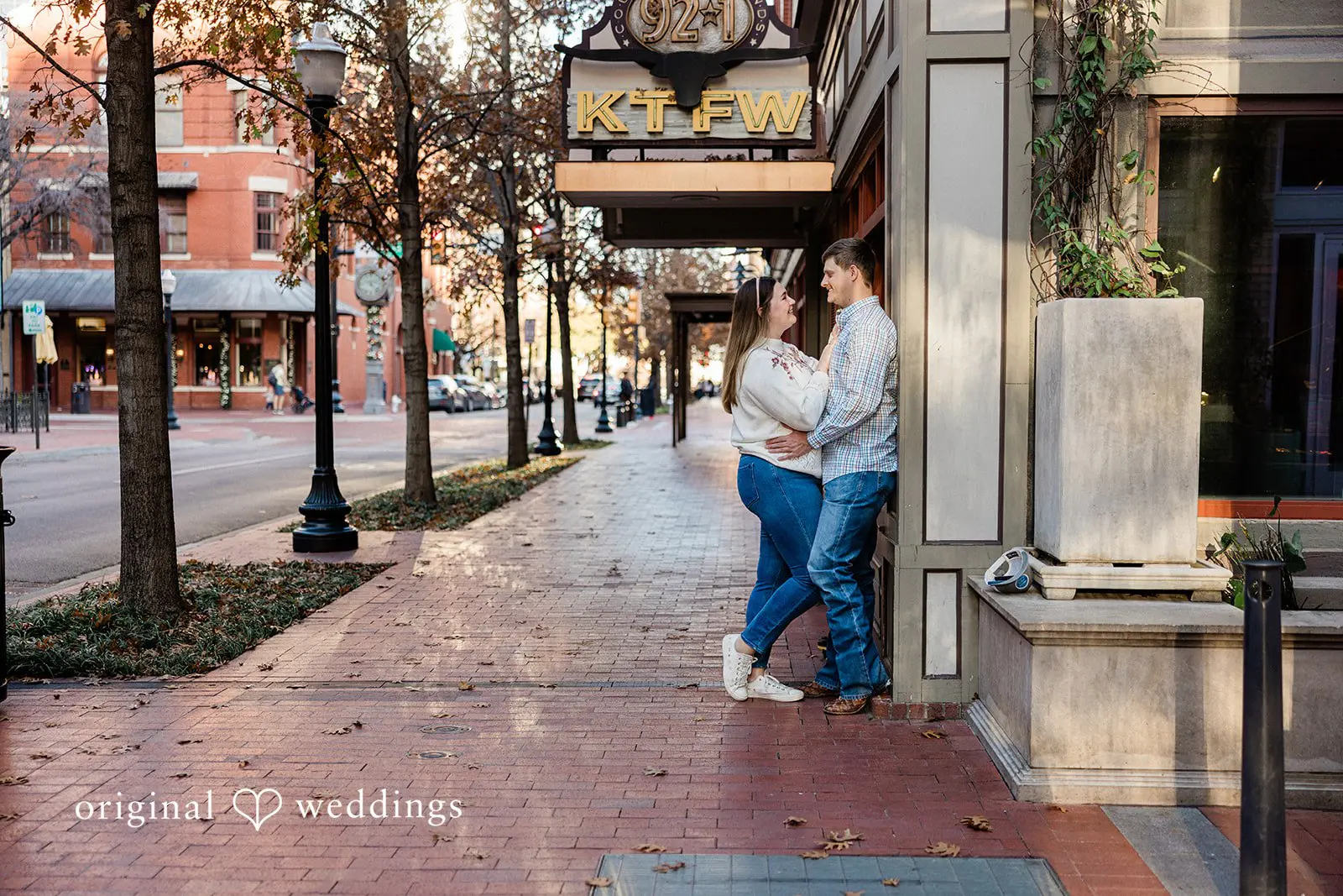 Riley + Lyndsay Sundance Square In Downtown Fort Worth Engagement // Riley & Lyndsay -