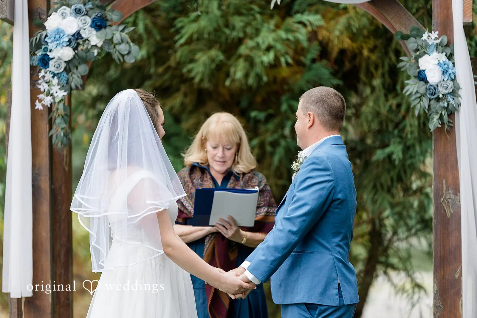 Oregon Backyard Wedding // Emily & Nick -