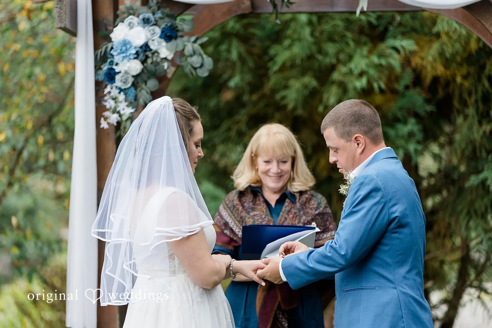 Oregon Backyard Wedding // Emily & Nick -