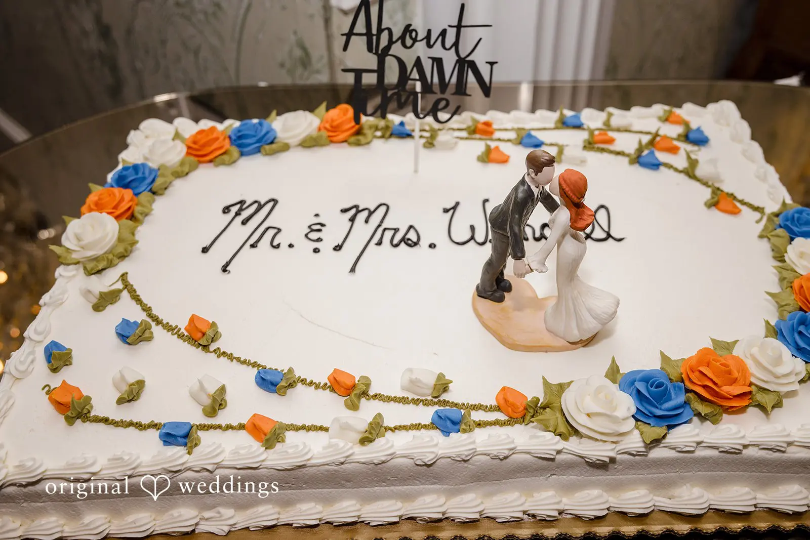 Our Philadelphia wedding photographer captures the yummy wedding cake at the Buck Hotel wedding reception