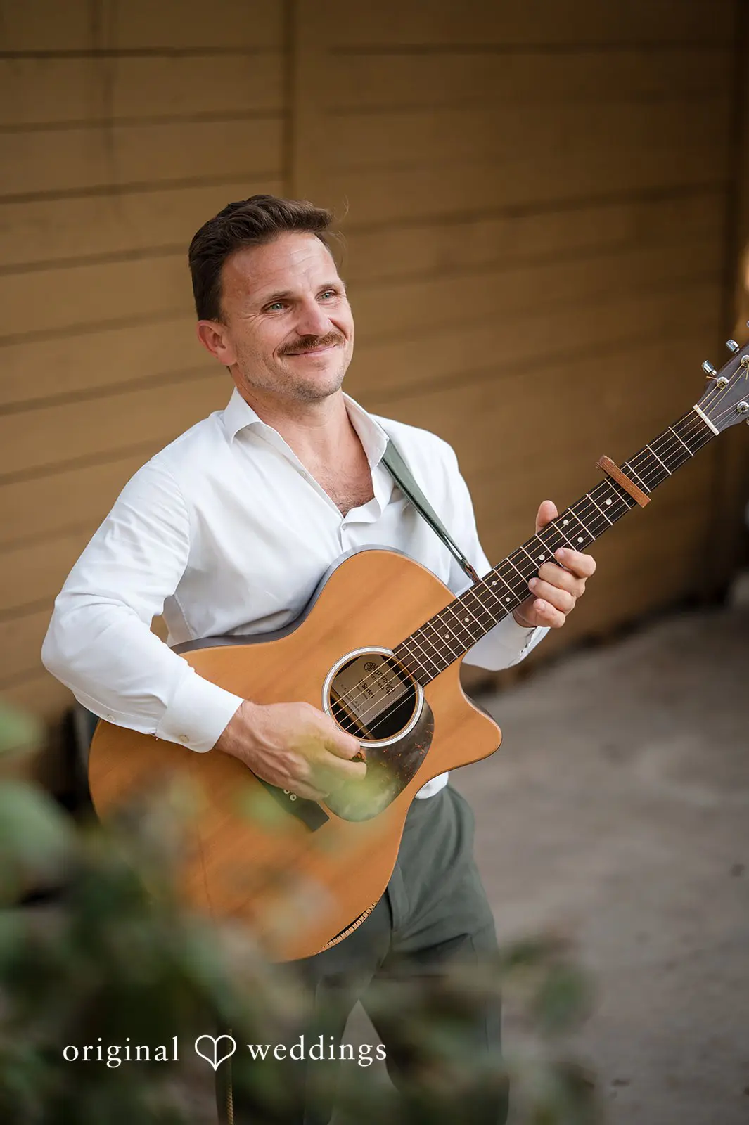 Ashley + David The guitarist at the Hummingbird House wedding