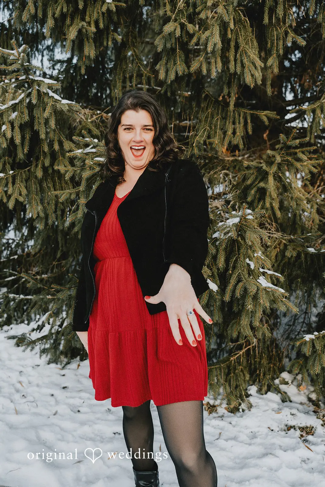 Rachel shows off her engagement ring