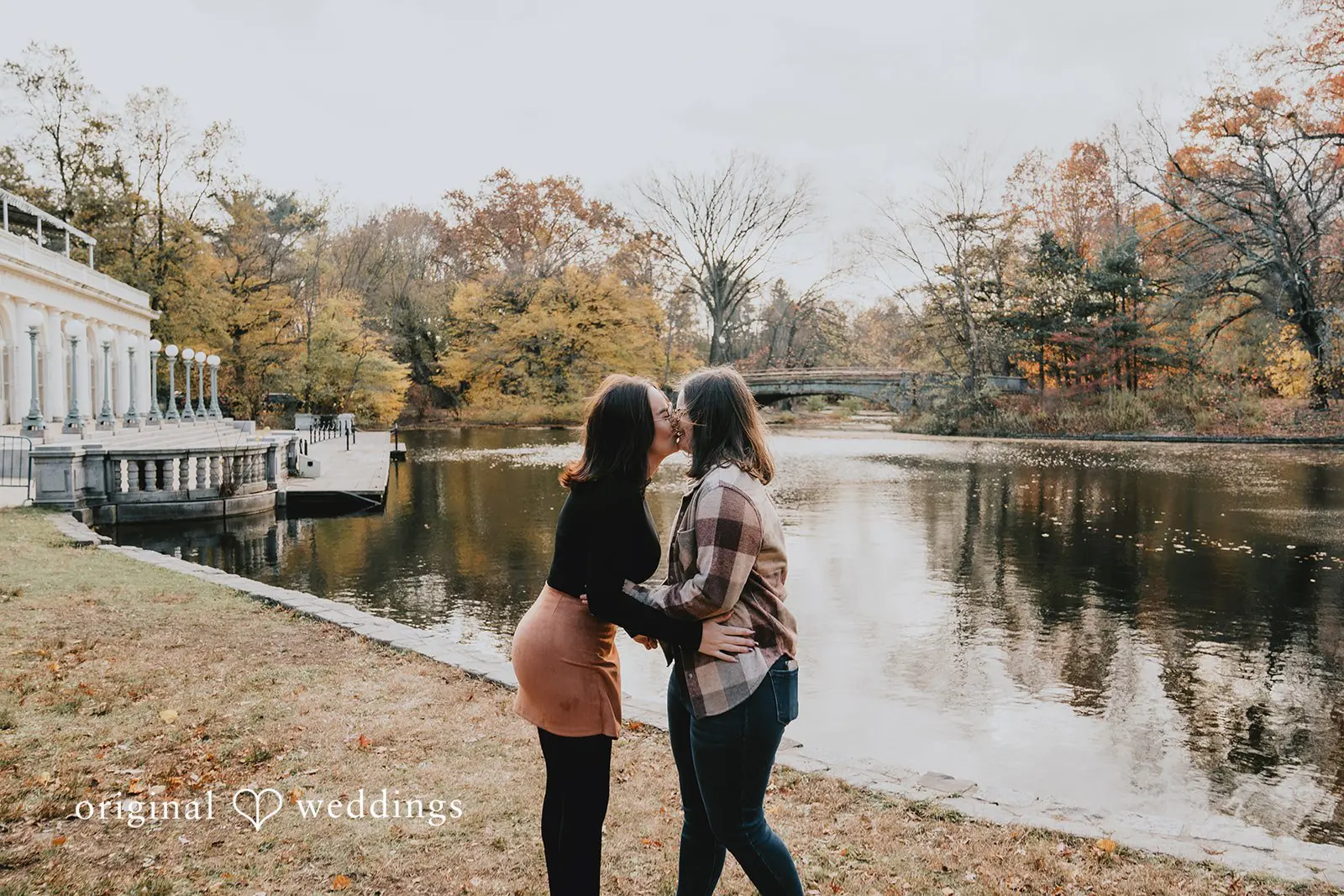 A romantic portrait of the couple at the waterfront