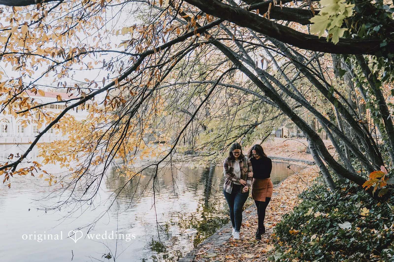 A charming portrait of the couple walking along the water
