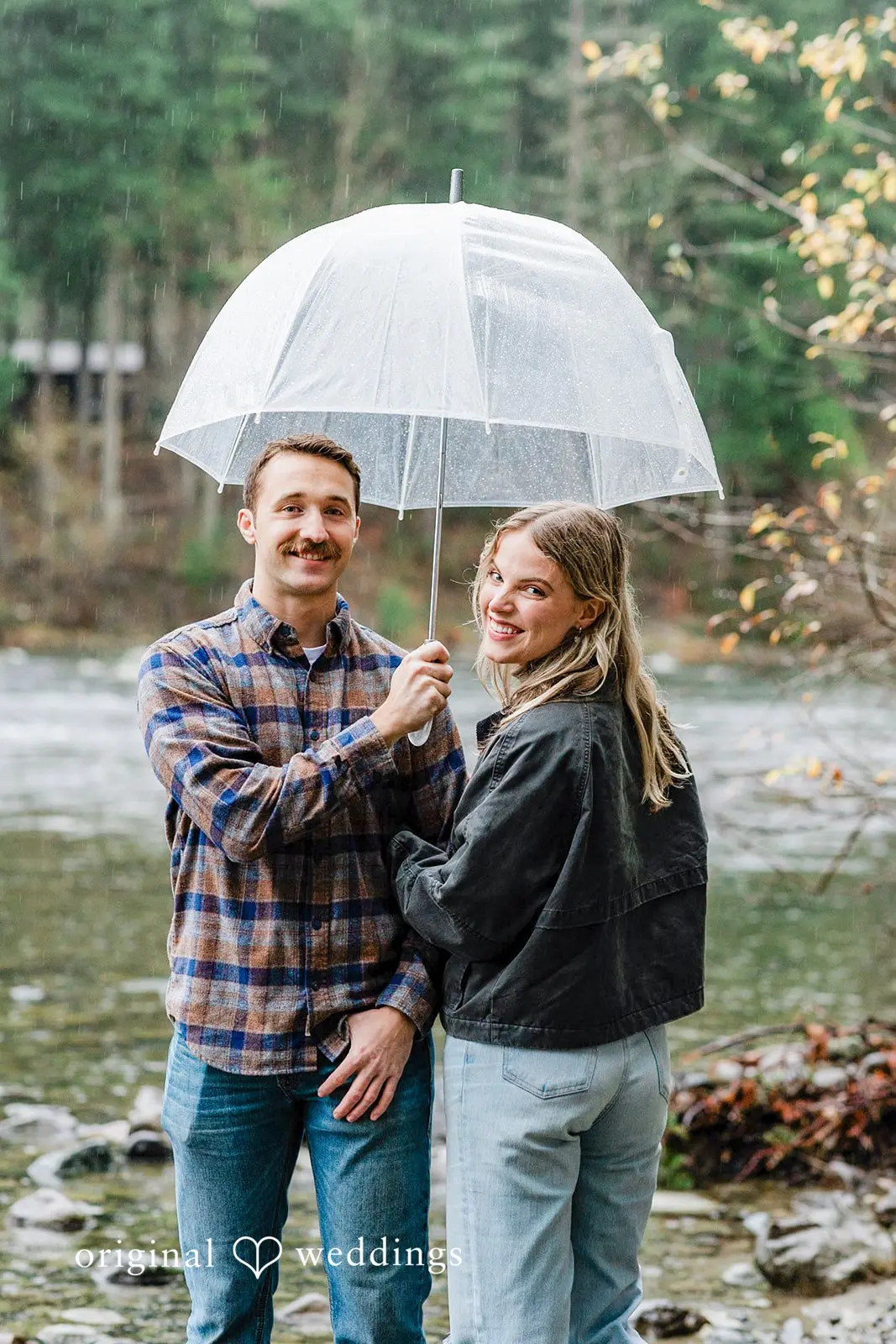 A stylish portrait of the couple at the riverbank