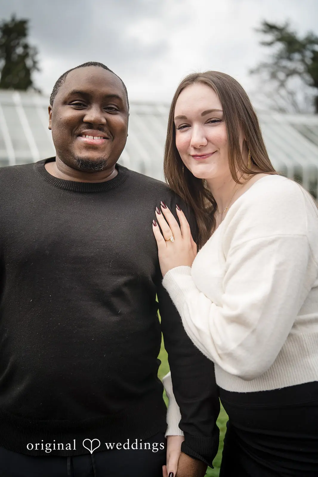 Our Seattle wedding photographer took a beautiful portrait of the couple at Volunteer Park