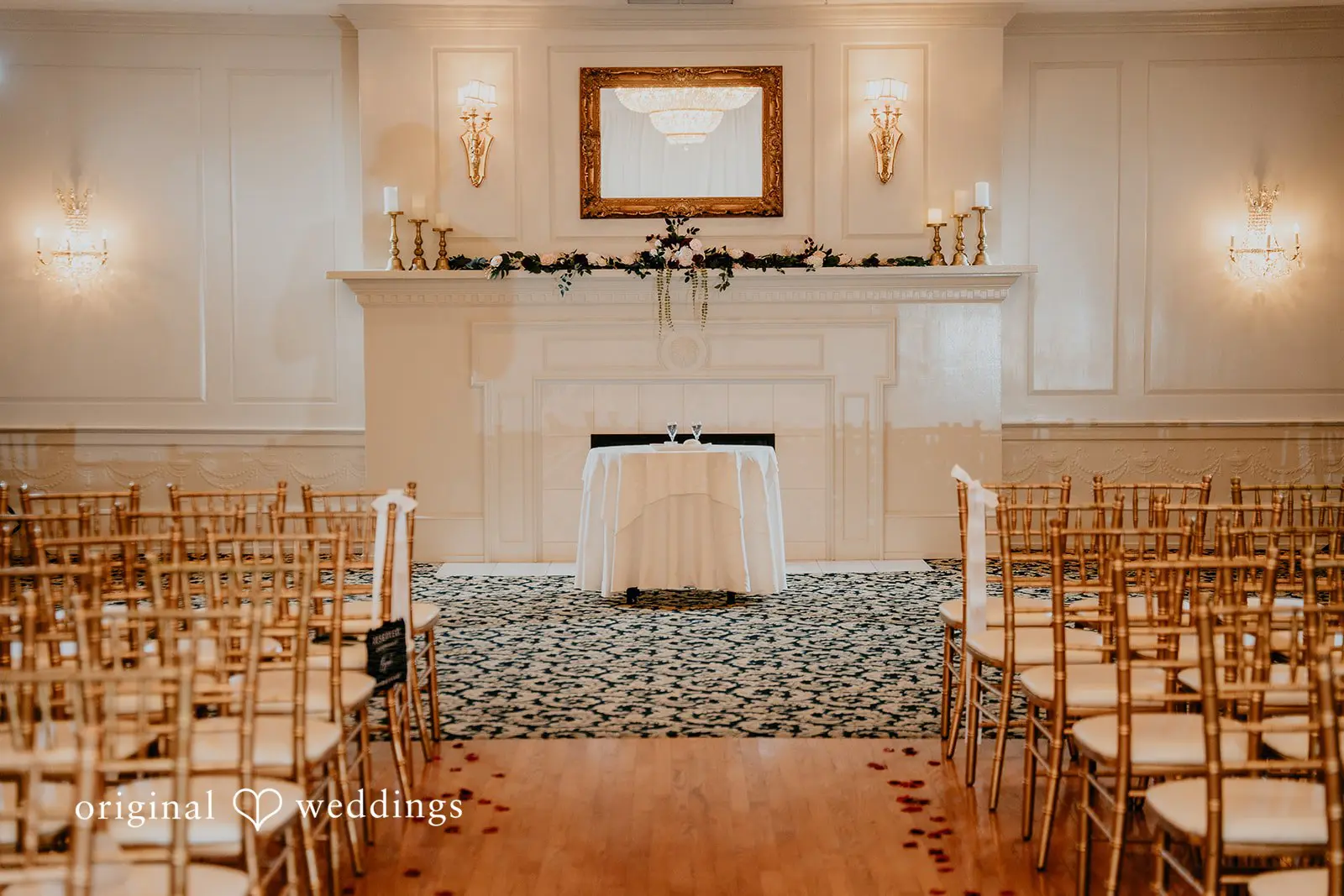 Our Philadelphia wedding photographer captured the wedding ceremony space at the William Penn Inn