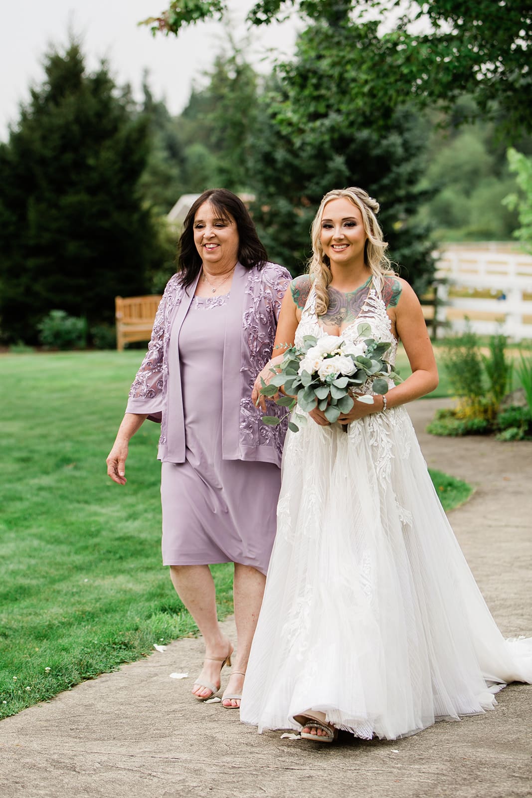 Bride walking to the aisle for wedding