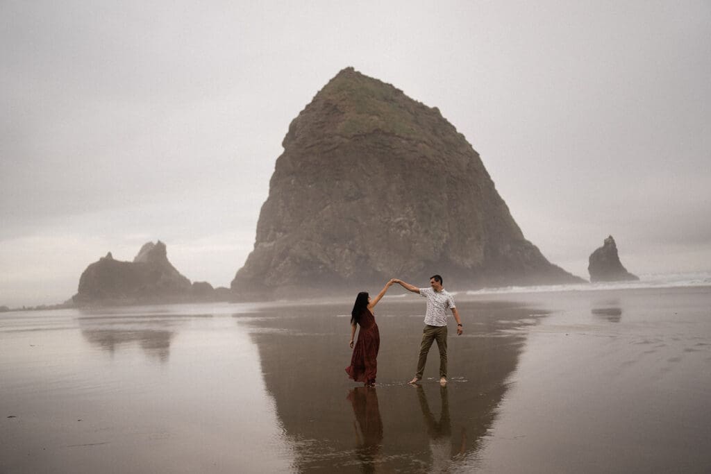 Engagement Photo Trends and Pose Ideas 3 Engagement Photo Trends and Pose Ideas -