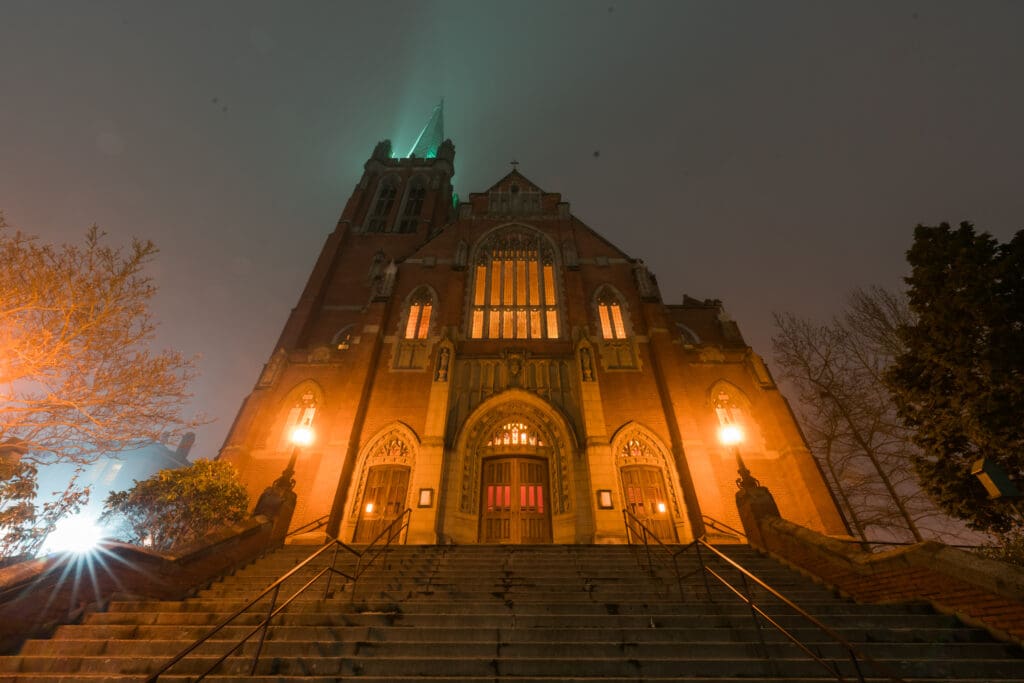 Seattle Catholic Church Wedding // Kevin + Lizzie -