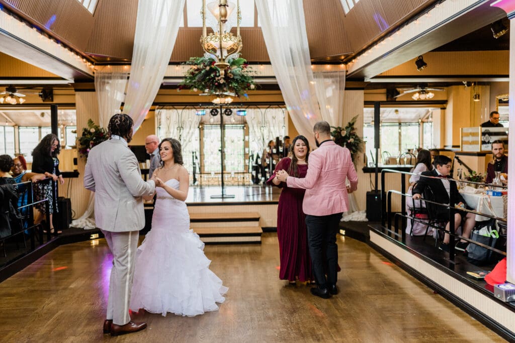 Imperia Lake Union Wedding // Rozneik + Elizabeth -