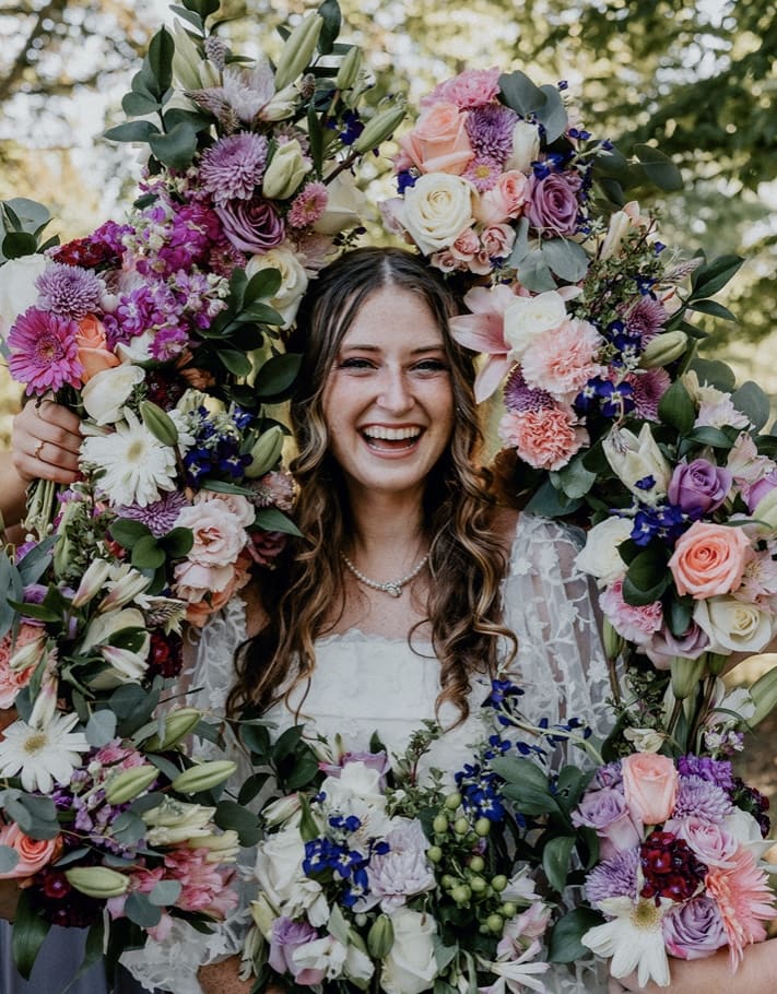 A halo of flowers: Popular bridal bouquet trend -