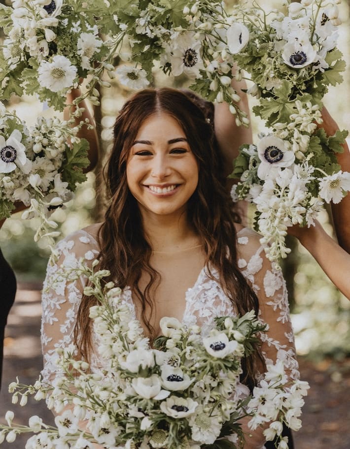 A halo of flowers: Popular bridal bouquet trend -