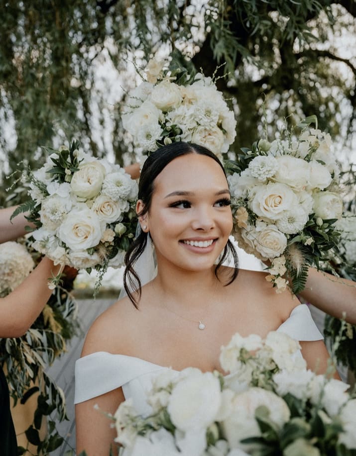A halo of flowers: Popular bridal bouquet trend -
