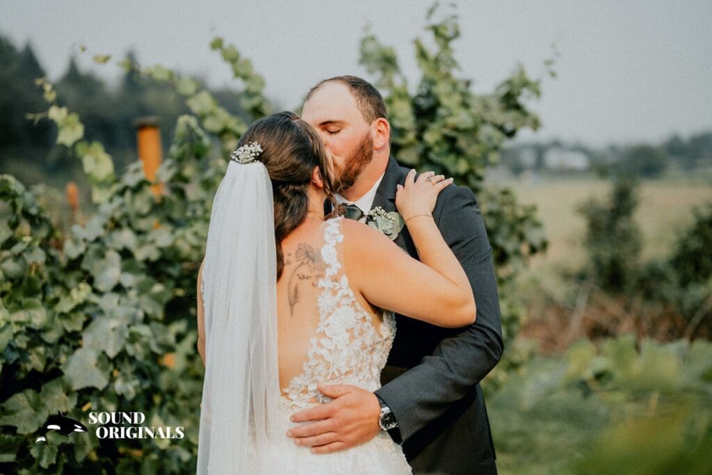 The Lodge at Sonneveldt Vineyards Wedding // Kendle + Chase -