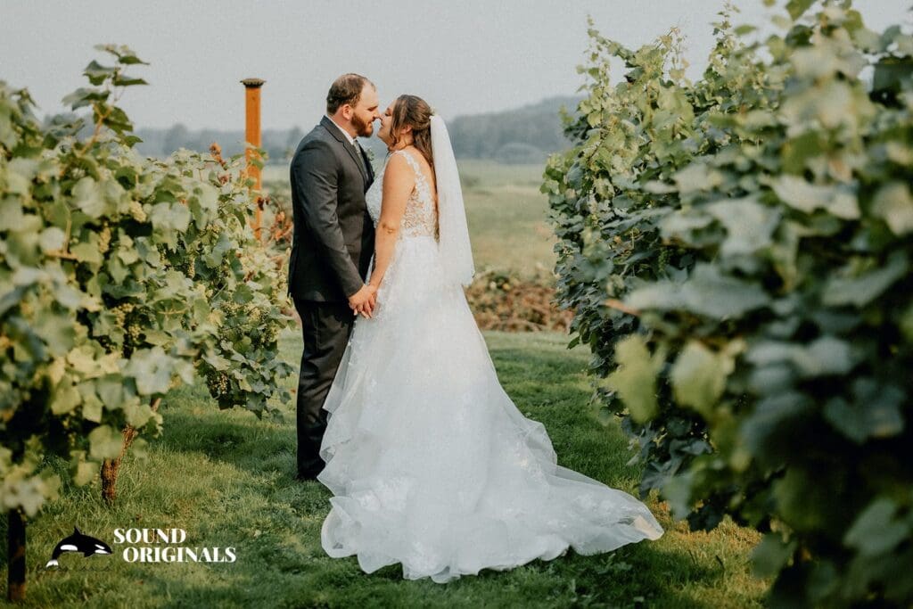 The Lodge at Sonneveldt Vineyards Wedding // Kendle + Chase -